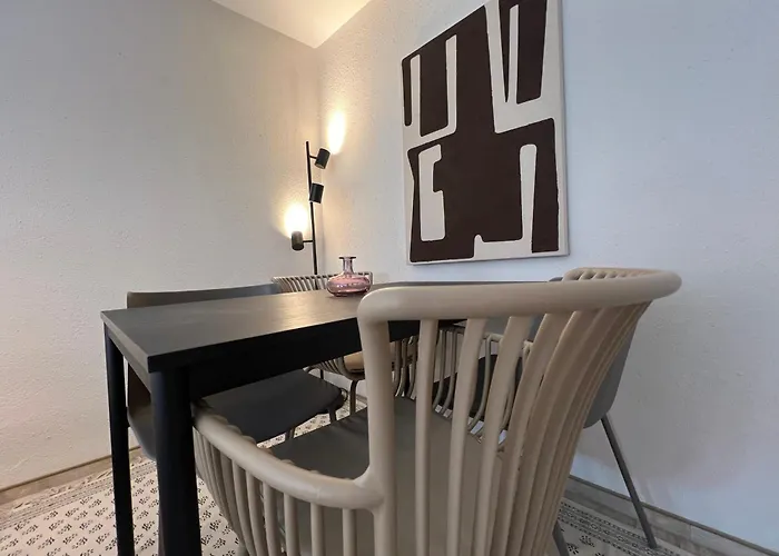 Gina - Apartmenthaus Im Zentrum Von מלון דירות